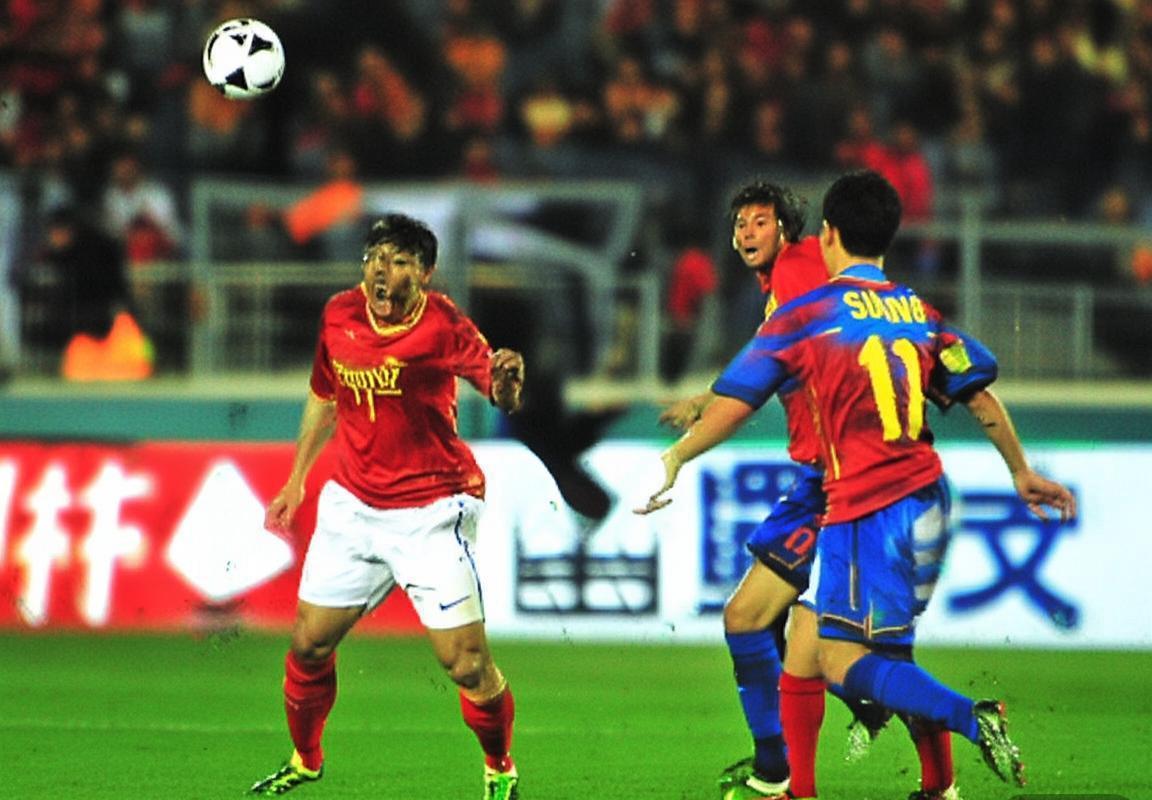 2012赛季恒大富力巅峰对决：战术对决与经典瞬间回顾